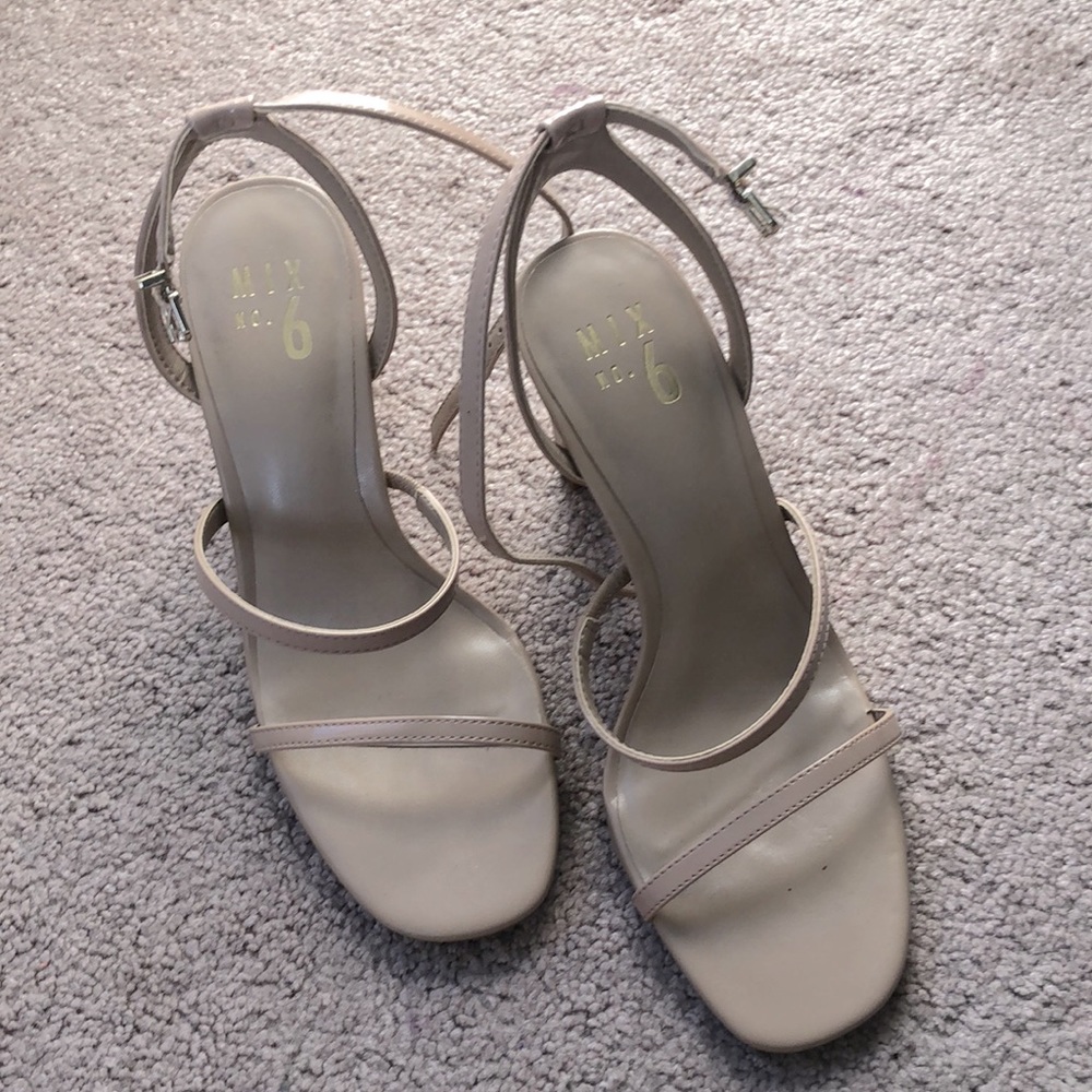 Nude heels size 7 DSW Mix No 6